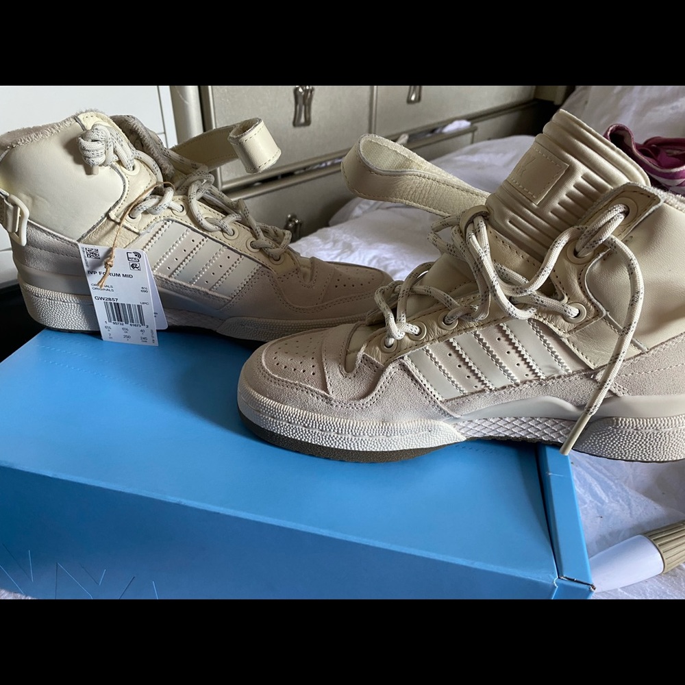 Adidas ivy park sneakers size 7 brand new beige